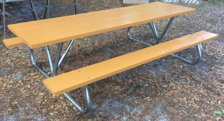 Picnic table